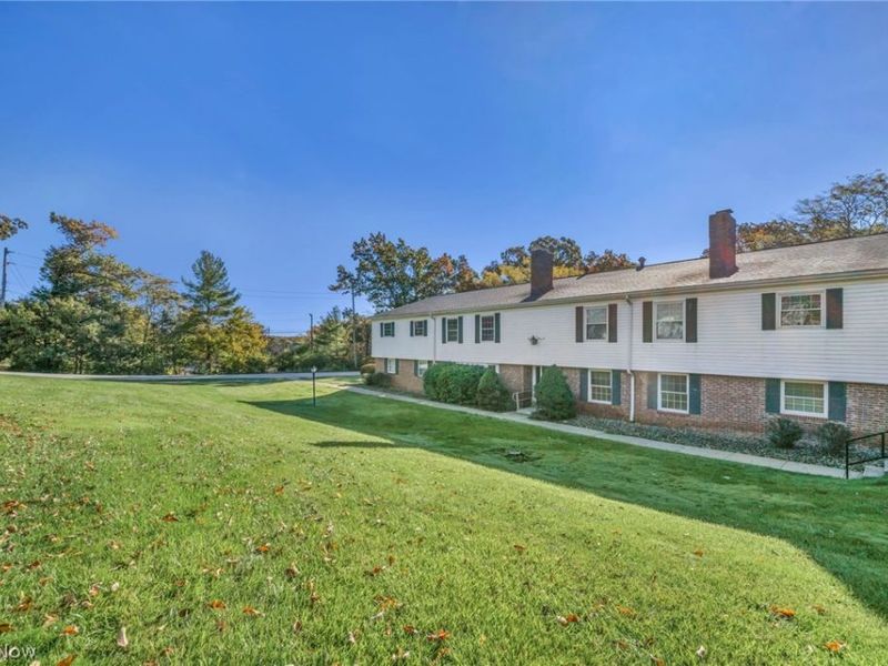 7050 Carriage Hill Drive, Unit 203, Brecksville, OH 44141 Photo 3