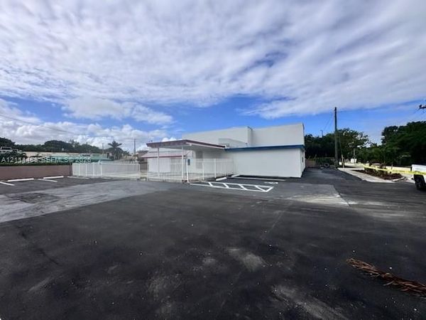 17690 NW 27th Ave , Miami Gardens, FL 33056