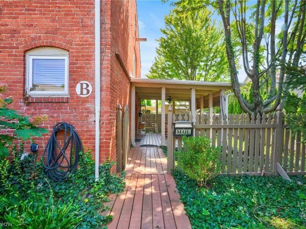 19915 Lake Road, Unit B, Rocky River, OH 44116