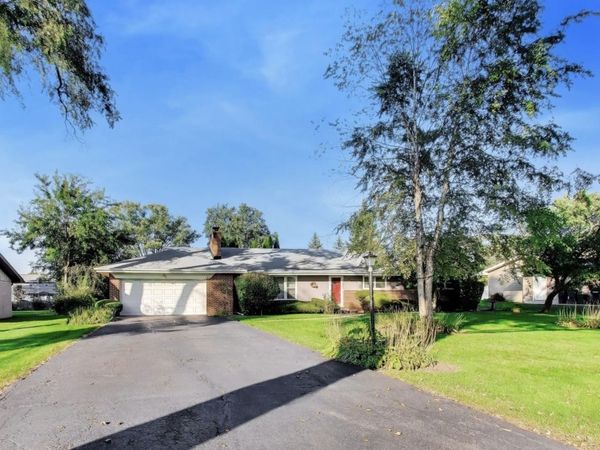 102 W Stratford Place , Mount Prospect, IL 60056