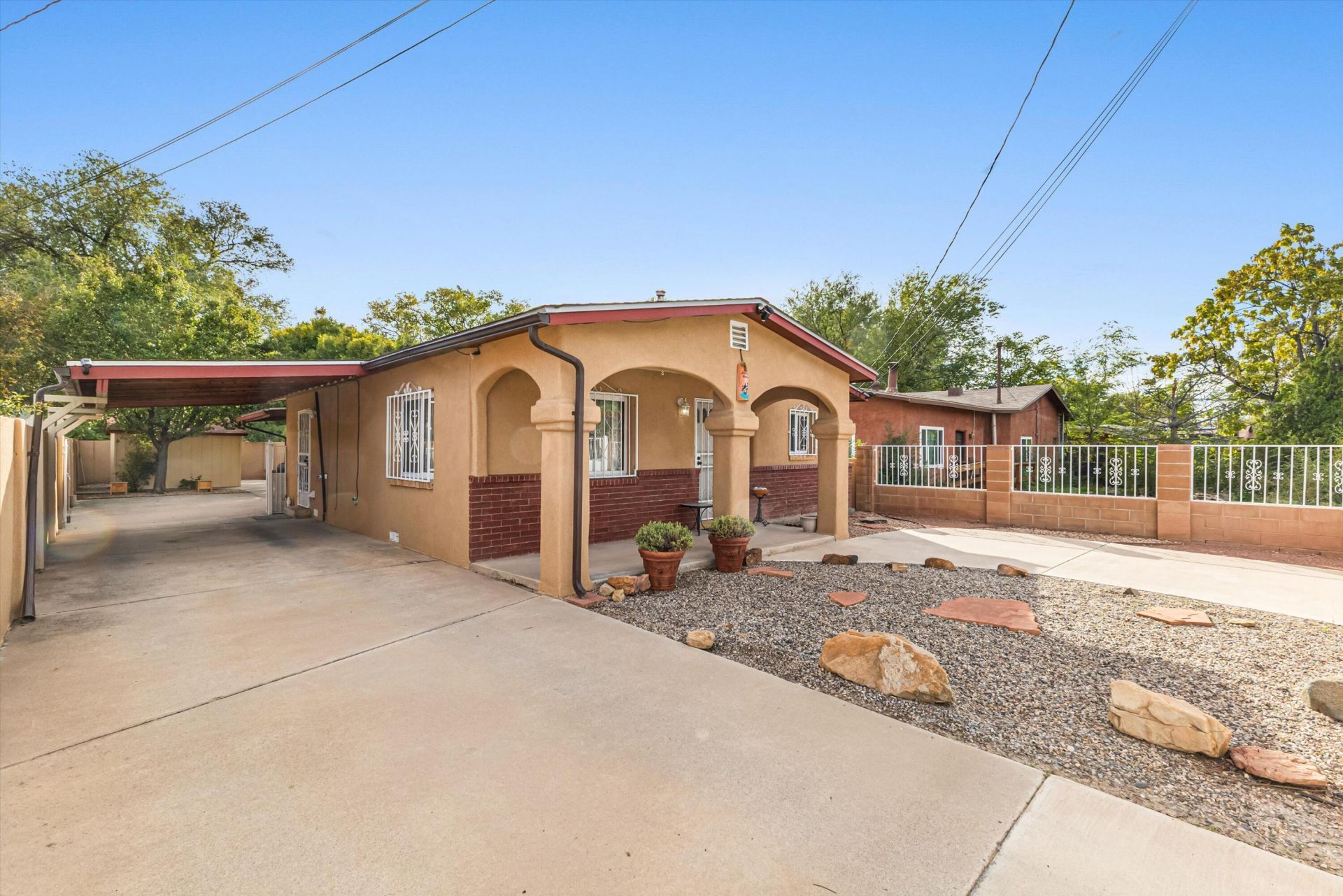 1834 Sunset Gardens Road Sw, Albuquerque, NM 87105 Main Photo