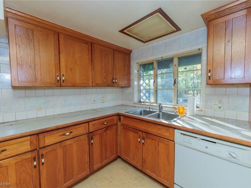 28391 Detroit Road, Westlake, OH 44145 Photo 5
