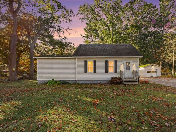 617 W River Road, Muskegon, MI 49445
