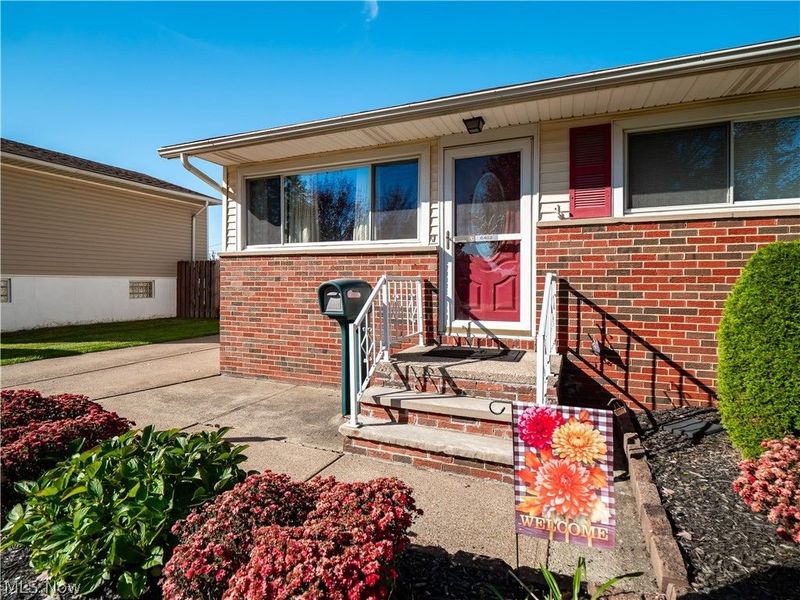 6402 Sandhurst Drive, Brook Park, OH 44142 Photo 2
