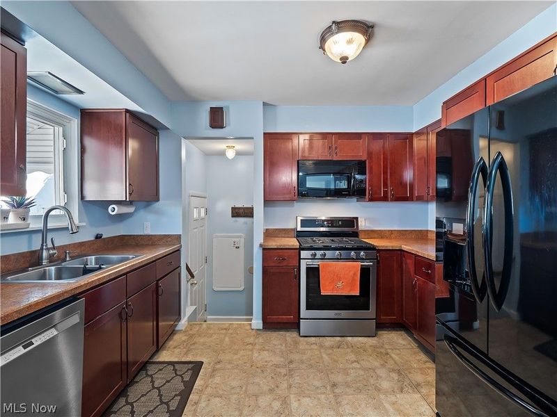 6402 Sandhurst Drive, Brook Park, OH 44142 Photo 20