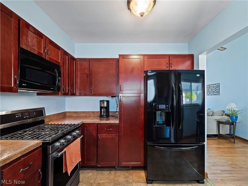 6402 Sandhurst Drive, Brook Park, OH 44142 Photo 23