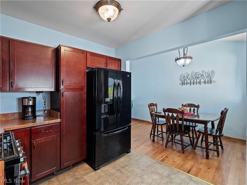 6402 Sandhurst Drive, Brook Park, OH 44142 Photo 24