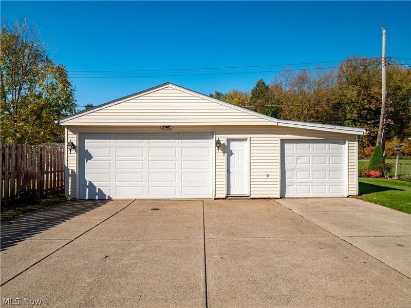 6402 Sandhurst Drive, Brook Park, OH 44142 Photo 5