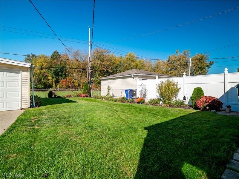 6402 Sandhurst Drive, Brook Park, OH 44142 Photo 8