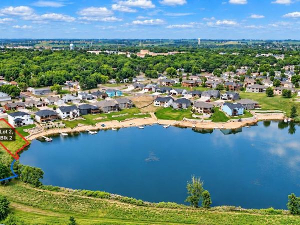 509 E Lakeview Dr, Brandon, SD 57005