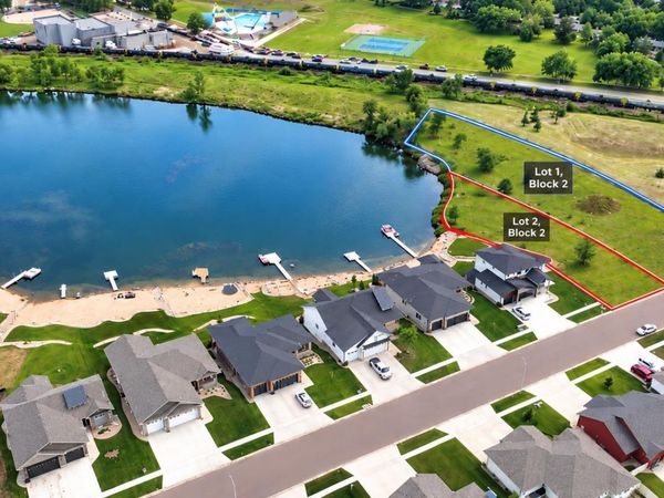 513 E Lakeview Dr, Brandon, SD 57005