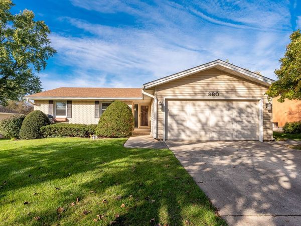 980 Iroquois Drive, Elgin, IL 60120