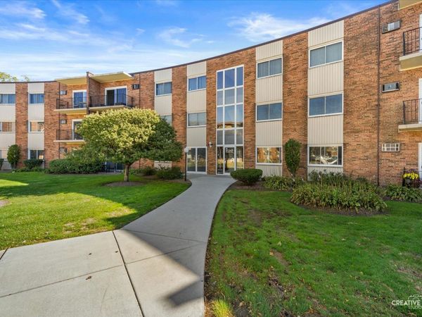 9717 S Keeler Avenue, Unit 207, Oak Lawn, IL 60453