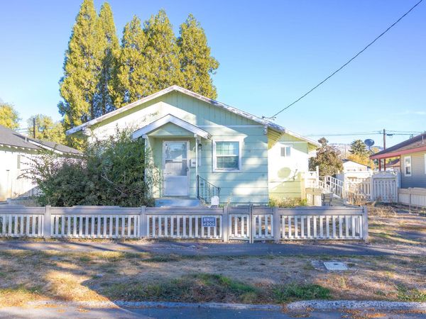 2241 Applegate Avenue, Klamath Falls, OR 97601