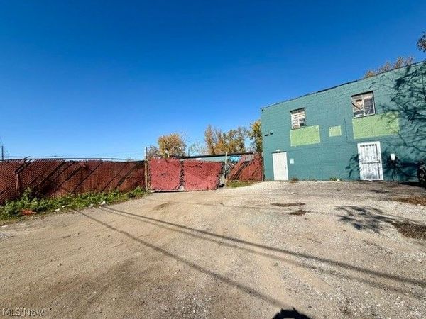 16801 S Miles Road, Cleveland, OH 44128