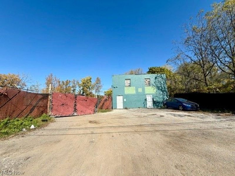 16801 S Miles Road, Cleveland, OH 44128 Photo 2