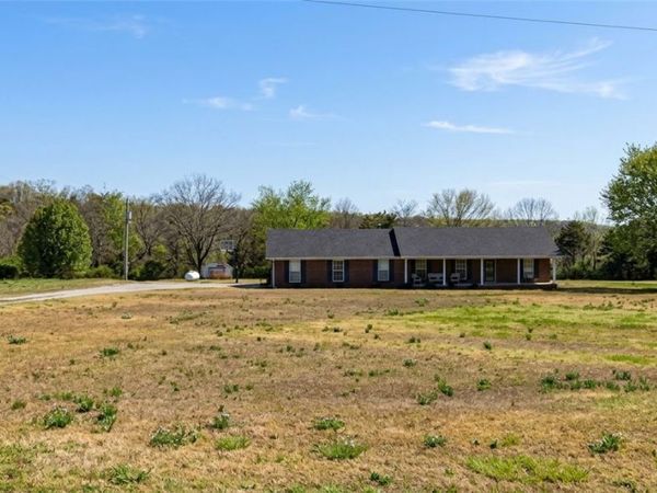 12739 Hogeye Road, Prairie Grove, AR 72753