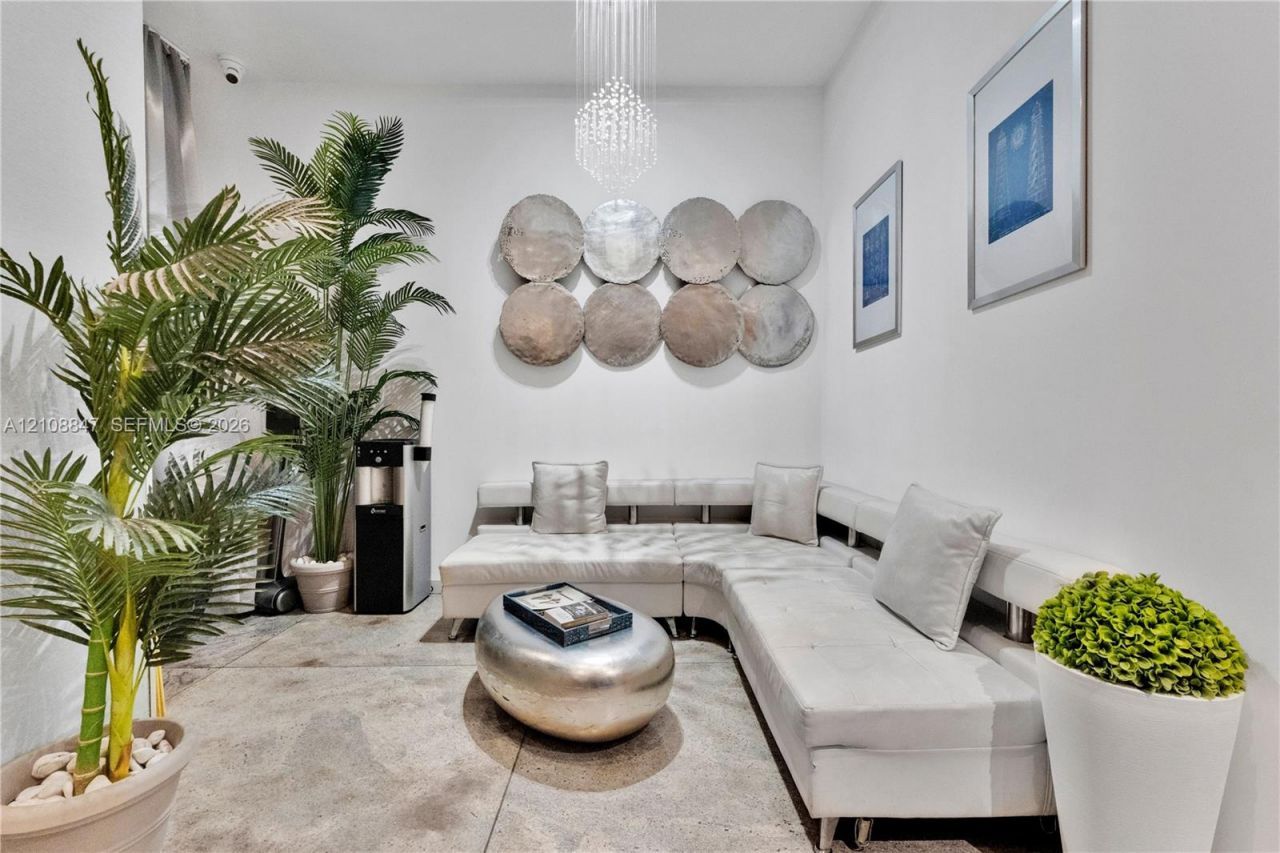 524 Ocean Dr , Miami Beach, FL 33139 Photo