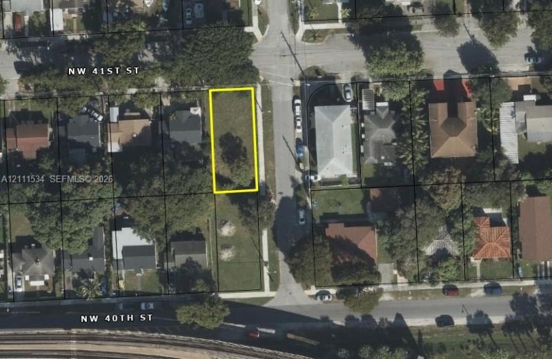 1300 NW 41st St, Miami, FL 33142 Main Photo