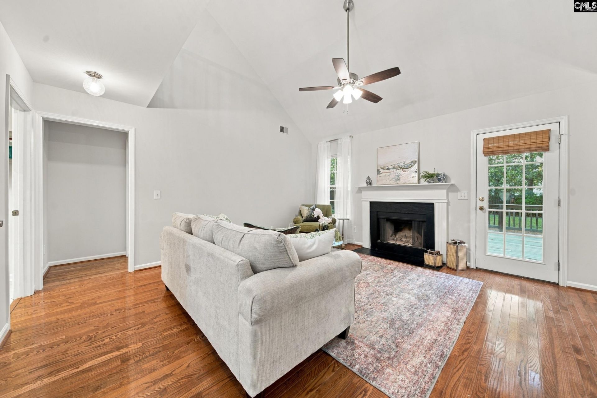 304 Staffwood Drive Photo 4
