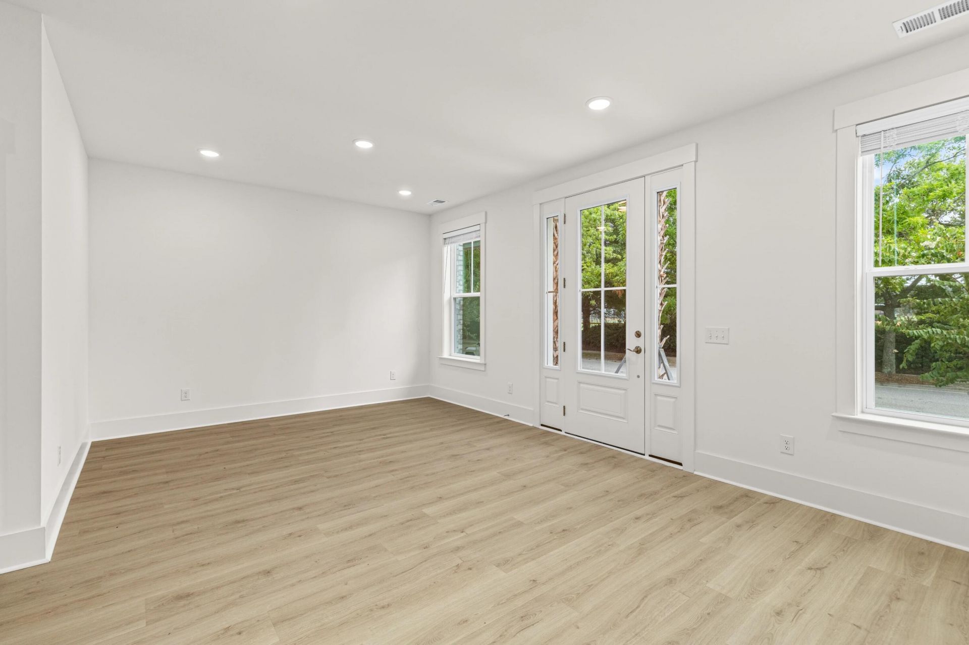 124 Fairbanks Drive Photo 8