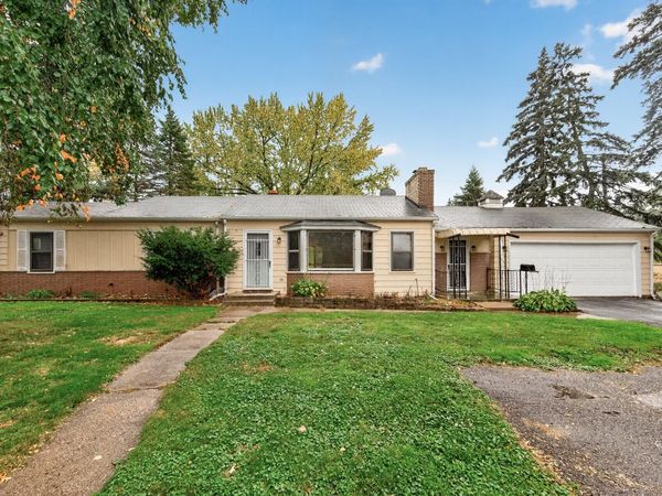 1210 County Road C East , Maplewood, MN 55109