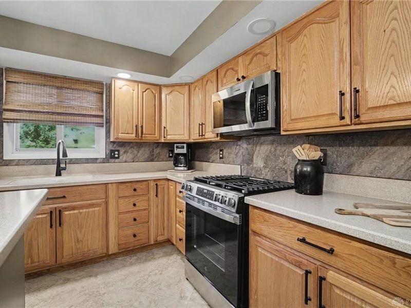 200 Blue Gate Circle, Dayton, OH 45429 Photo 17