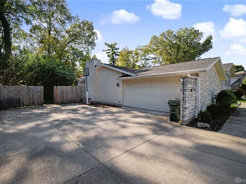 200 Blue Gate Circle, Dayton, OH 45429 Photo 6
