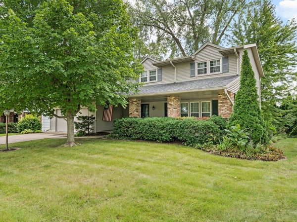 1223 Crow Creek Road , Bettendorf, IA 52722