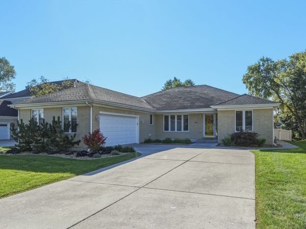 1041 E Thomas Street , Arlington Heights, IL 60004