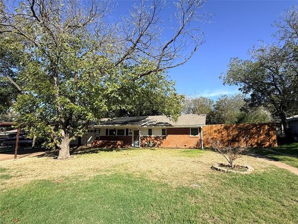 1405 Thompson Drive, Graham, TX 76450