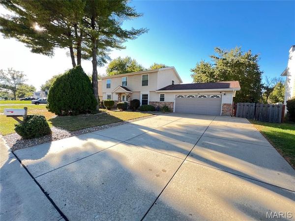 24 S Park Charles Boulevard, St Peters, MO 63376