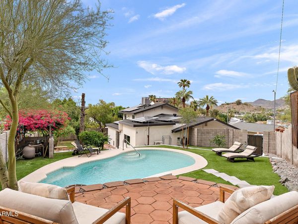 1239 E EL CAMINO Drive, Phoenix, AZ 85020