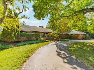 3845 Lincoln Road, Bloomfield Township, Mi 48301