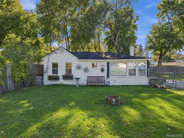 6511 Crest Drive, Waterford Township, Mi 48329