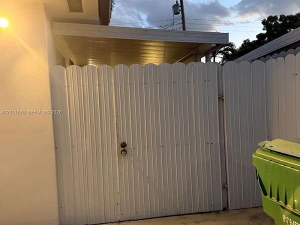 Unit R, Miami, FL 33165
