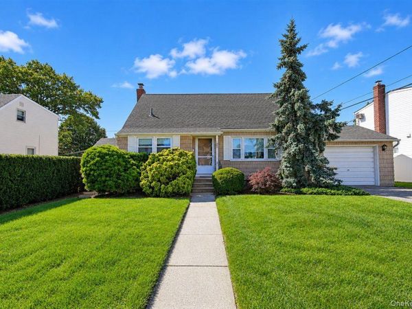 1298 Darby Road E, Wantagh, NY 11793