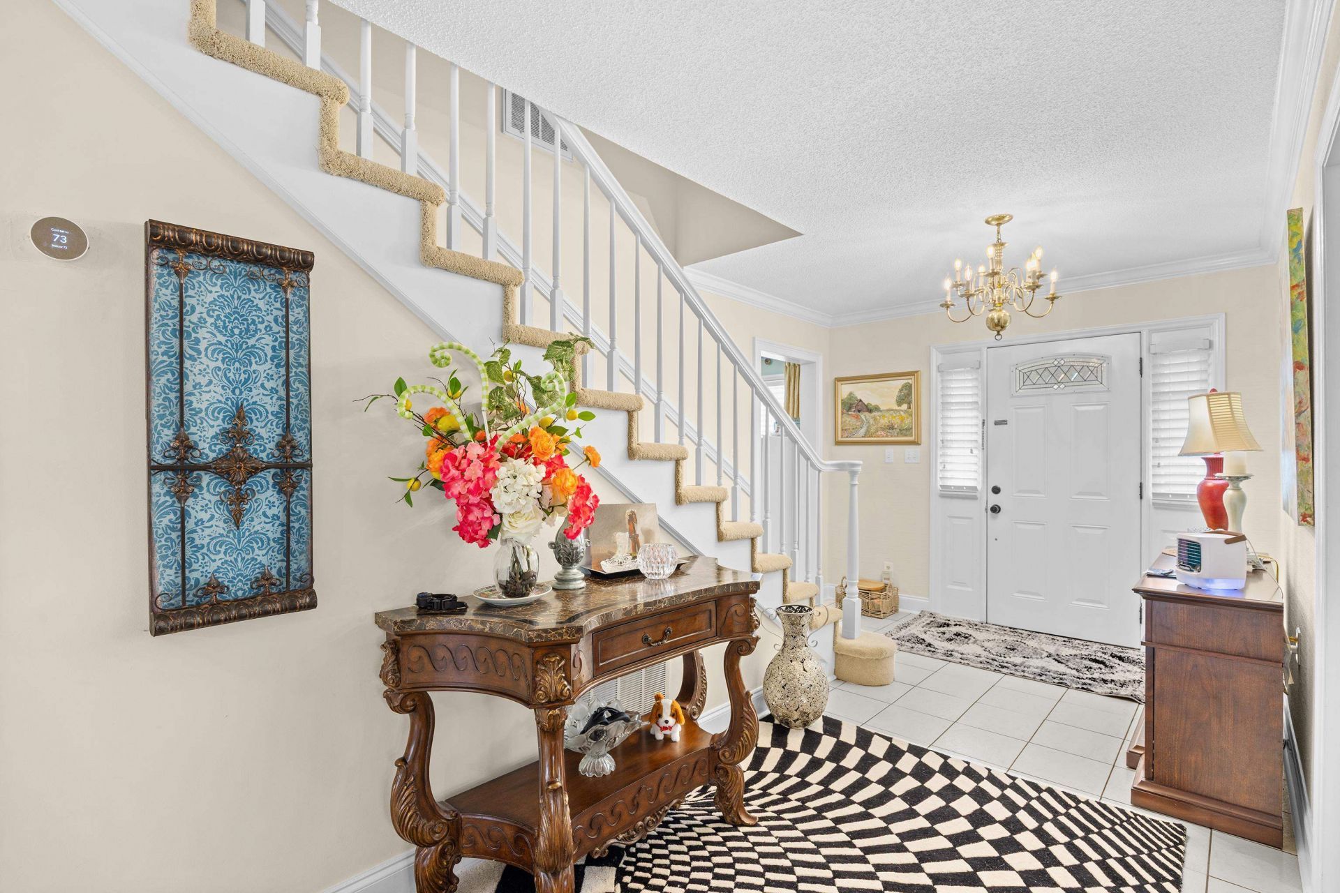 202 Greenleaf Circle  Photo 4