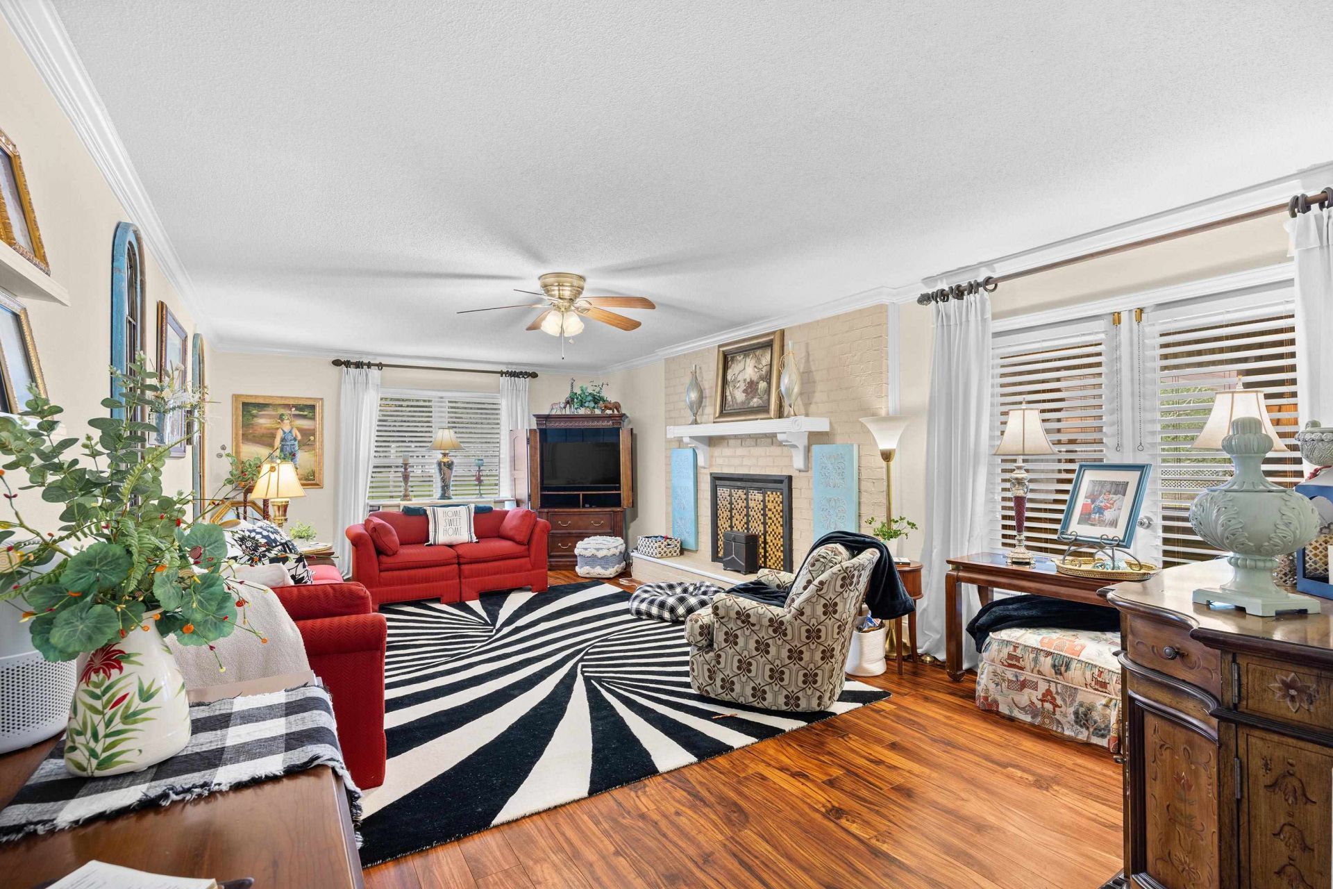 202 Greenleaf Circle  Photo 5