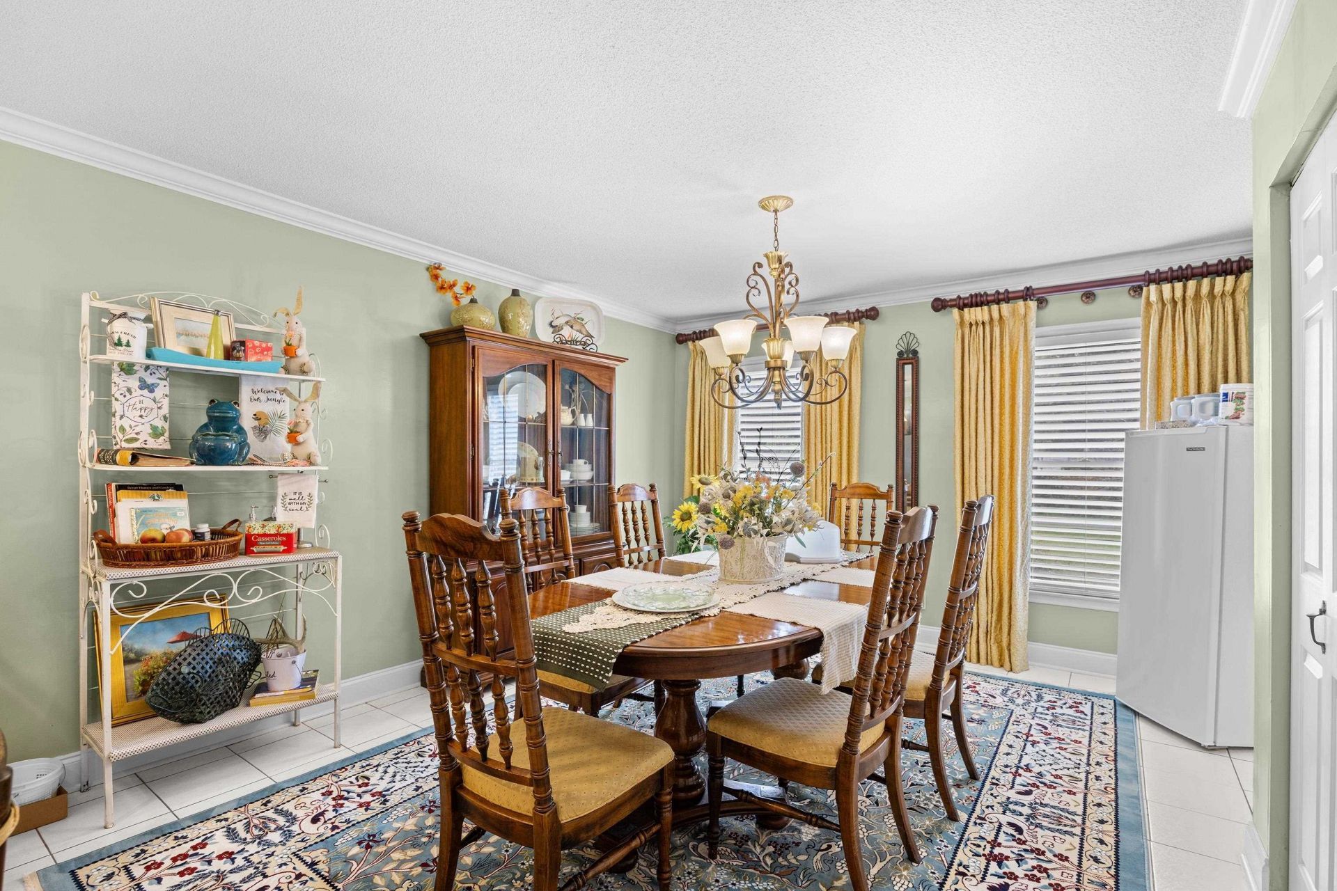 202 Greenleaf Circle  Photo 8