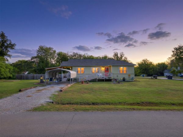 201 E 15th Street, Mounds, OK 74047