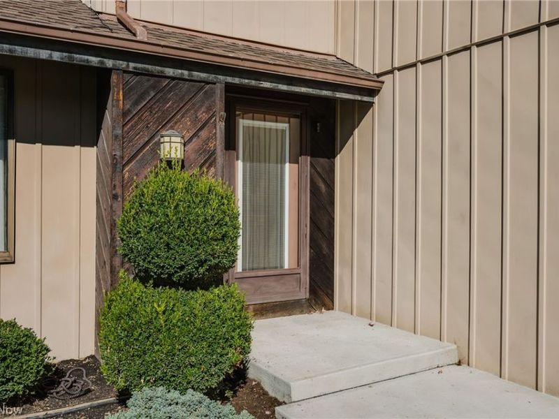 30882 Old Shore Drive, North Olmsted, OH 44070 Photo 6