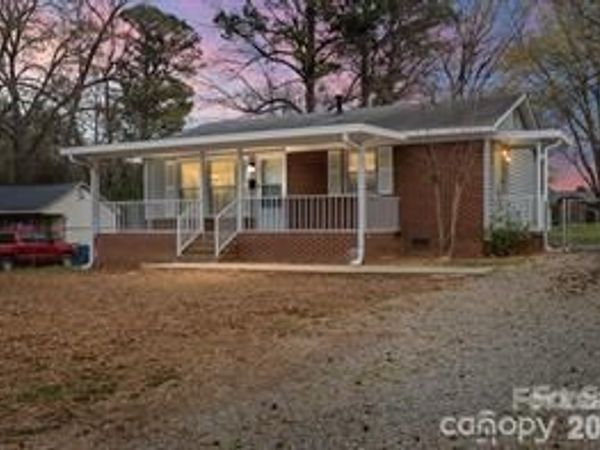 208 Tomberlin Road , Mount Holly, NC 28120
