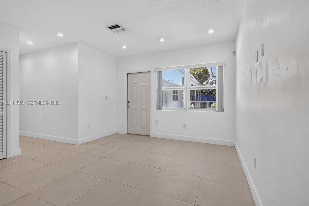 12800 NE 11th Ave , Unit 4, North Miami, FL 33161 Photo