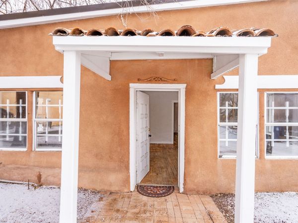 307 Pino Road , Santa Fe, NM 87505