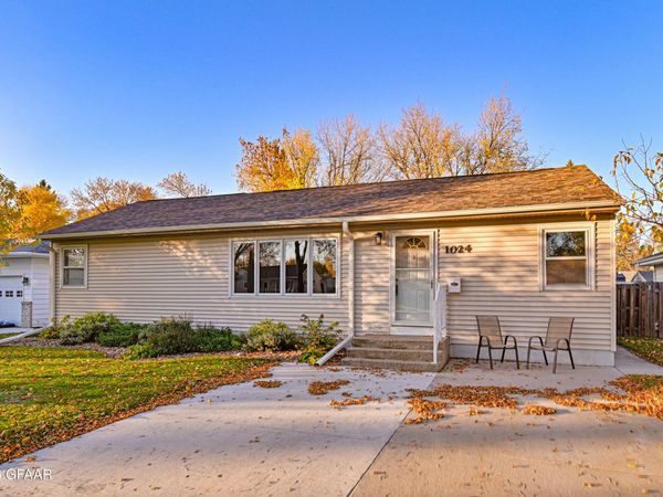 1024 18TH Street NW, East Grand Forks, MN 56721
