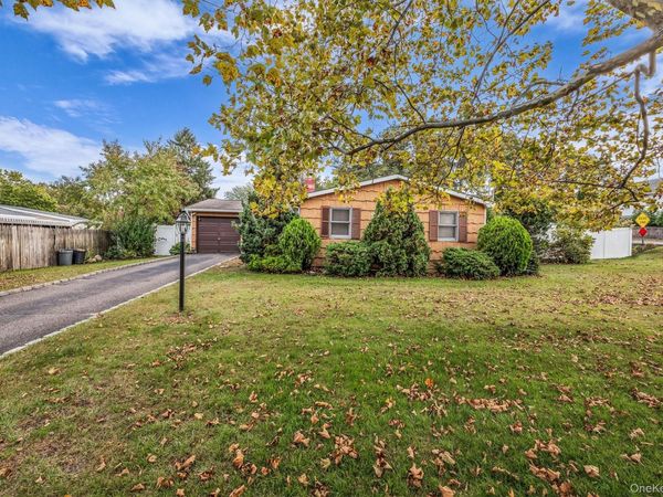 100 Ridgewood Avenue , Holtsville, NY 11742