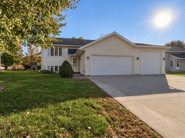 105 Torrey Pines Drive , Mankato, MN 56001
