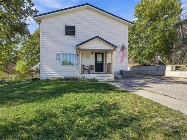208 6TH AVE, Belle Fourche, SD 57717