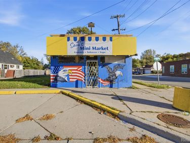 20032 Kelly Road , Harper Woods, Mi 48225